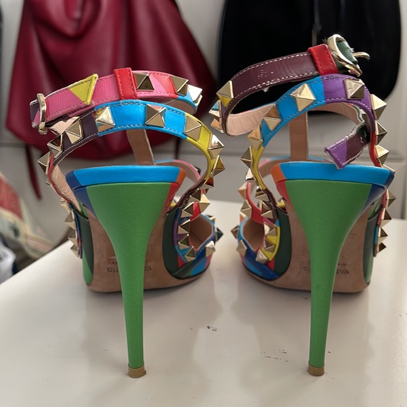 Super fun Valentino Garavani Rockstud T-Strap Stilettos 
Size: 7.5 | IT 37.5 - Picture 5 of 5